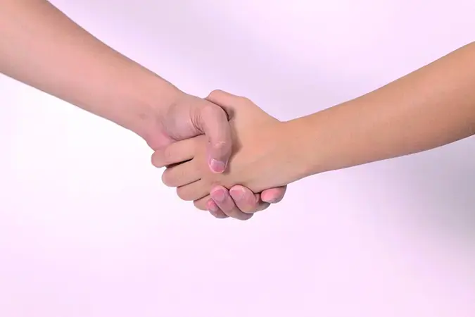 Bridalチューリップ「【男性必見】女性がキュンとする初めて手を繋ぐタイミング」- 6