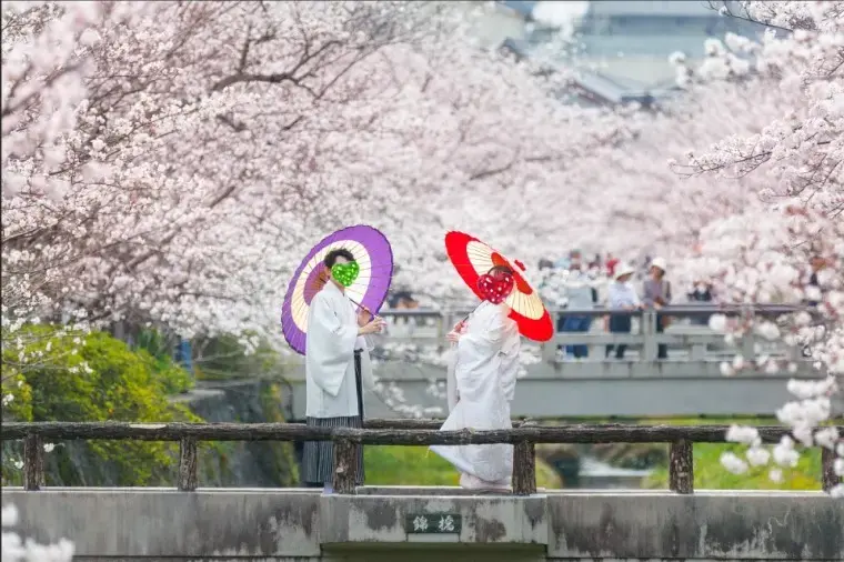 Vive la Vie（ヴィブラヴィ）「20代のご成婚 前撮りのプロデュース＆同行しました!」- 2