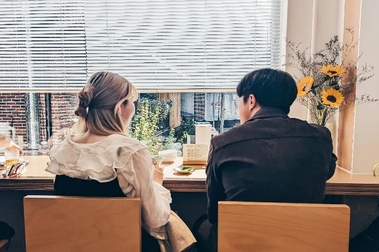 婚活は座り方で変わる？相性の見極め方
