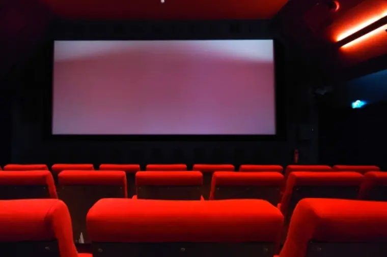 №1731　映画デートはまだ早い