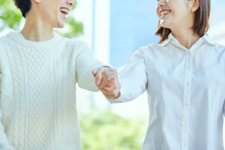 仮交際で手を繋ぐタイミングは？女性からや男性心理も解説