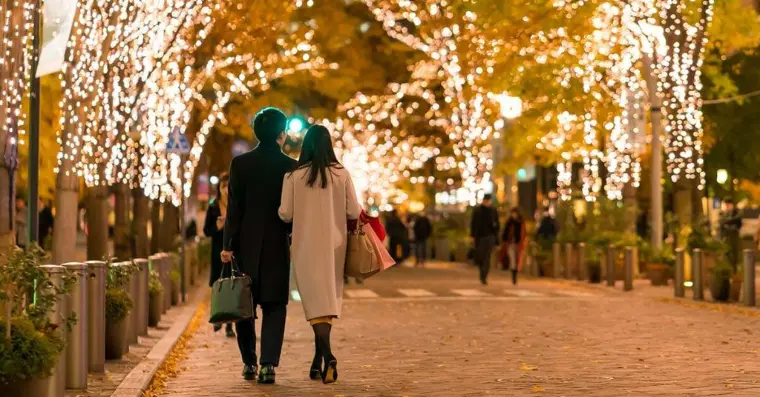 今年のクリスマス、あなたはどこでだれと過ごしたいですか。