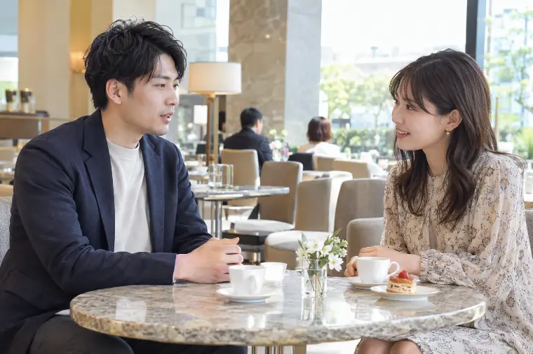 声が小さい男性は婚活で不利？