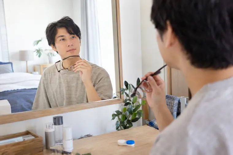 メガネとコンタクト、婚活ではどっち？