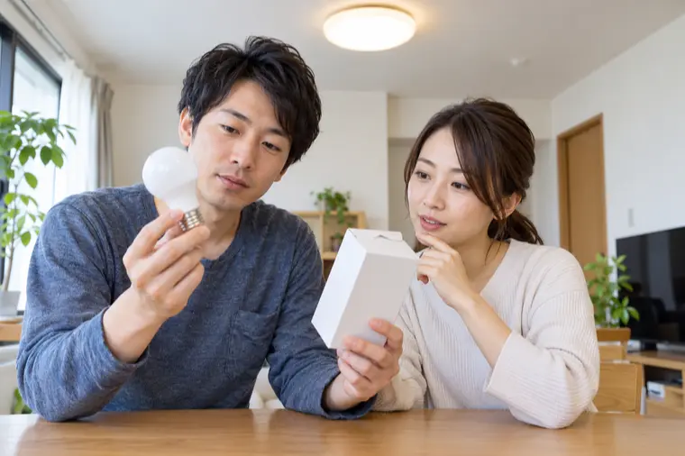 電球が切れたとき誰が動く？