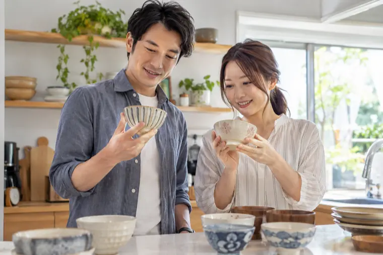 二人の茶碗はおそろいにする？