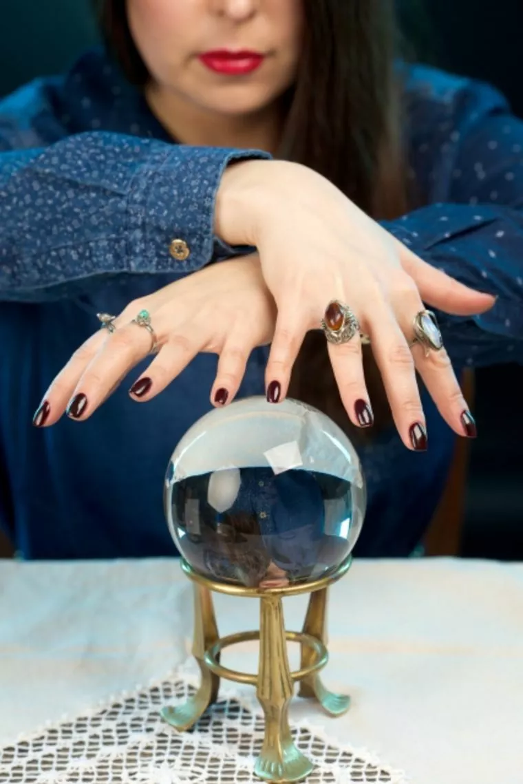 占いを信じて婚活をすることってとても危険