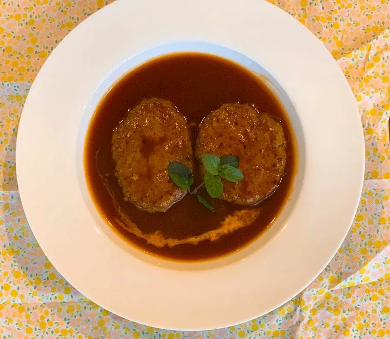 今月のメニューは『煮込みハンバーグ』❤️