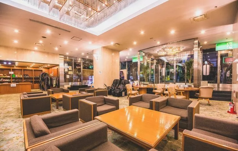 ご存知ですか？ 男性の席とりの苦労