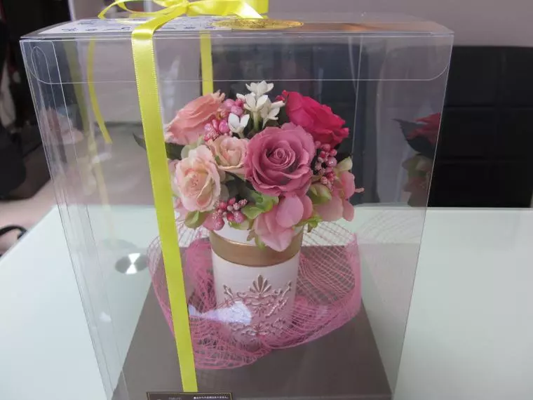 結婚しない仲良し仲間もやがては結婚していきます