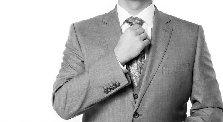 【男の婚活】ぶかぶかスーツの男