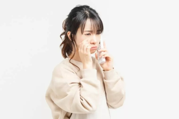 身近な人に婚活の悩みを相談するのは危険