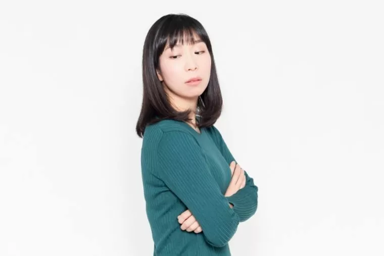 小さな欠点が気になって別れたものの、あとで深く後悔