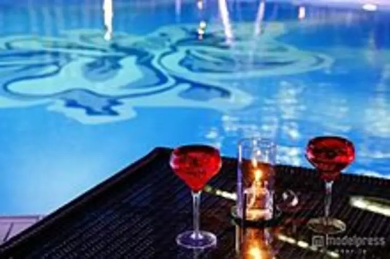 ナイトプールより、ディナーデートでしょ？