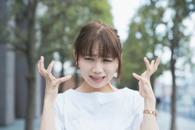 人の幸せに対して悲しくなったり腹が立つ人は危険