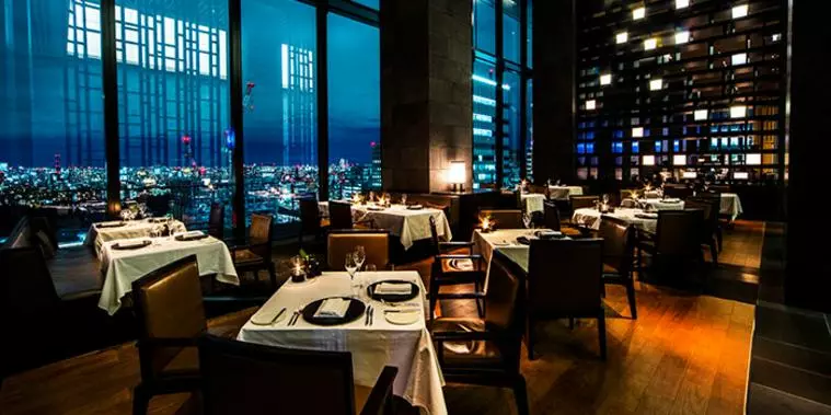 プロポーズは夜景レストランで