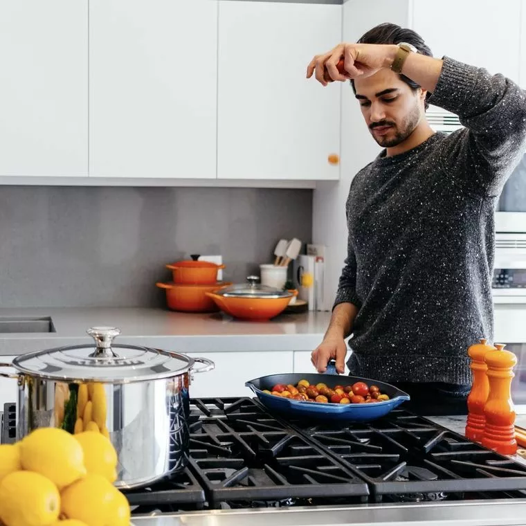 アラフォー男性の「料理上手」が「意外性」で結婚の決め手に