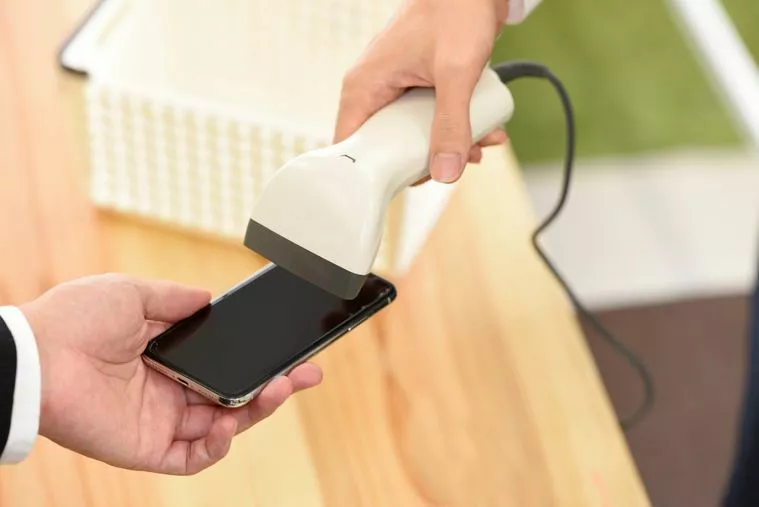 お金の支払いは現金？キャッシュレス？