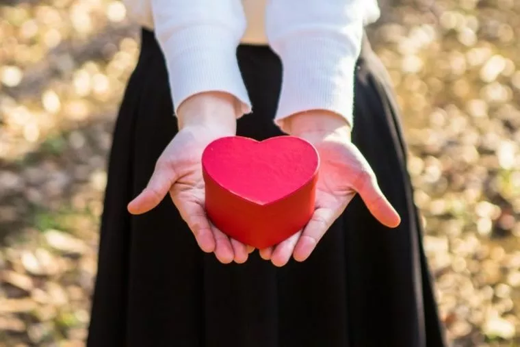 婚活で女性から告白するのはアリ？YESをもらう秘訣とは