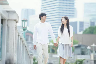 結婚相談所インフィニ 青山結婚予備校「恋人繋ぎをする心理で男性の本音を知ってみよう」-3