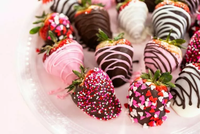 付き合う前の男性にバレンタインチョコは渡す？注意点も解説