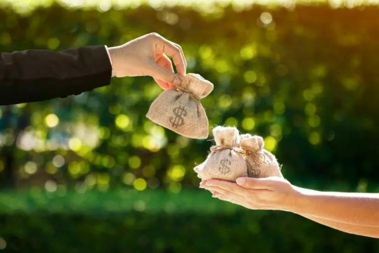 コロナの影響から拡充された結婚給付金とは？