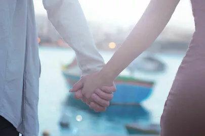 結婚相談所インフィニ 青山結婚予備校「手を繋ぐと相性がわかる？その理由と手を繋ぐタイミングにつ」-3