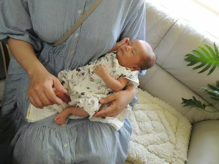 赤ちゃんお披露目。久しぶりの抱っこ。群馬県高崎市在住。