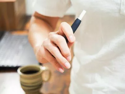 ブライダルサロン・テラス「紙たばこと電子タバコはNG？婚活中の非喫煙者の本音と嘘」-5