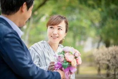 ブライダルサロン・テラス「婚活で毎回プレゼントを渡す男と女。嬉しい？怖い？逆効果？」-2