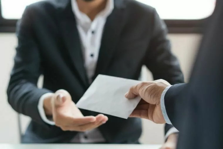 年収が低い男性は婚活で不利？対策方法を解説！