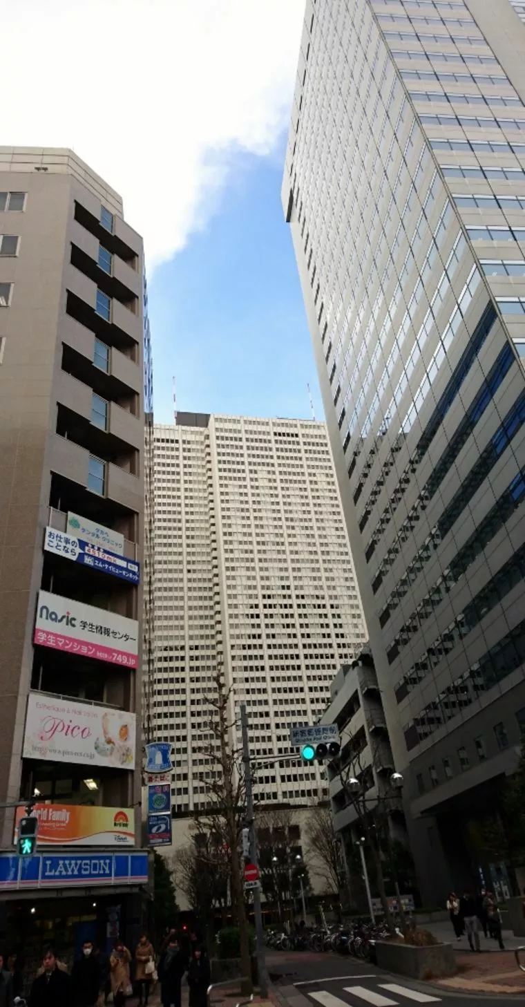 京王プラザホテルまでスマホで誘導