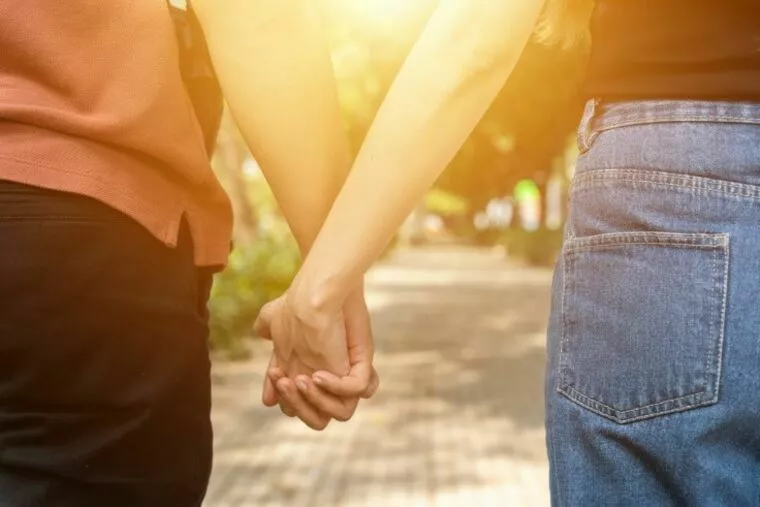 婚活デートで手をつなぐのは何回目から？