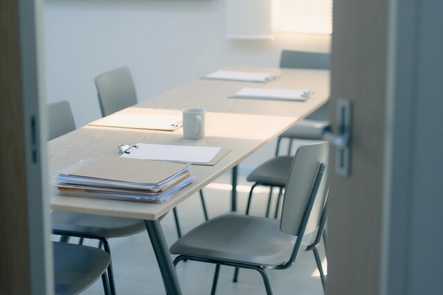 始めた仕事は、誰がやめると決めるのか：報告や会議が減らない理由