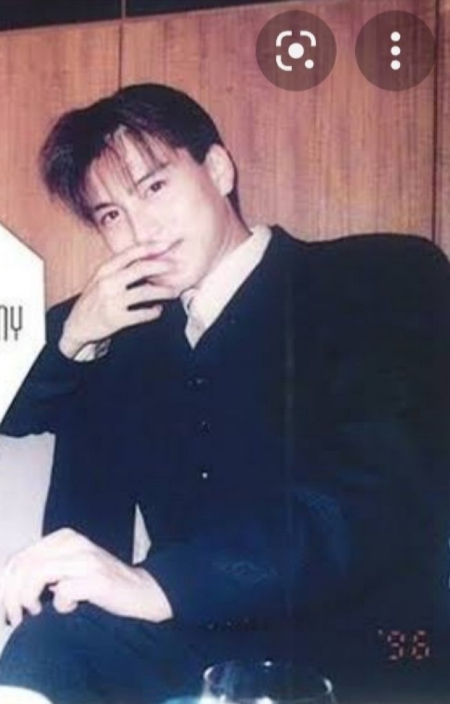 至急 この髪型の名前を教えて下さい この写真に写っている方の髪型は何という髪型ですか 至急 この髪型の名前を教えて下さい この写真に写っている方の髪型は何という髪型ですか