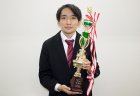 16期前期入会の安藤弘樹が初戴冠！最終日初戦から3連勝を決めて一気に独壇場！／第21期雀竜位決定戦