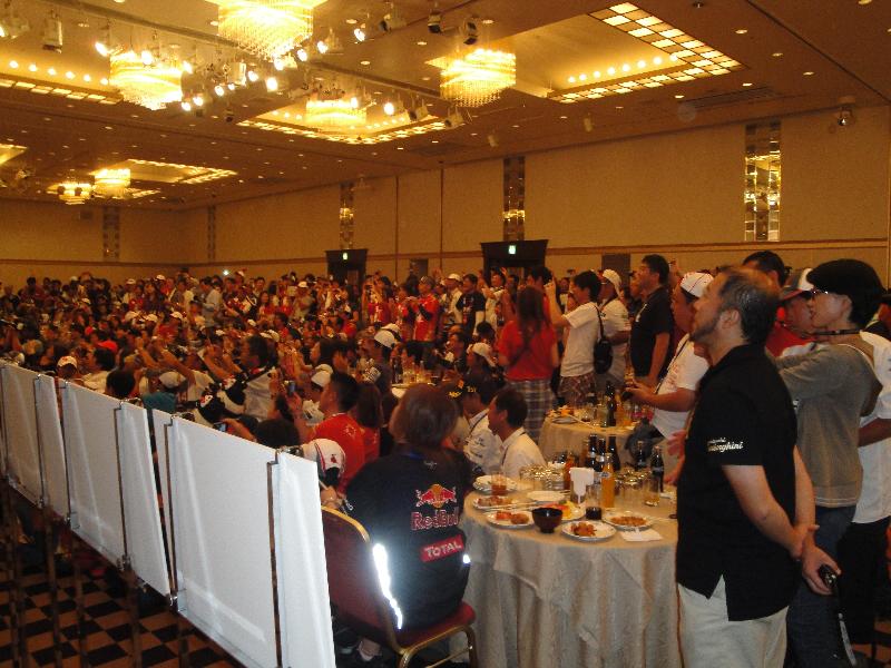 約450名の熱心な小林可夢偉ファン