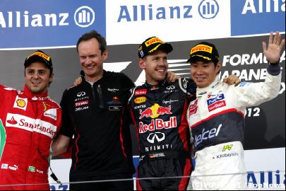 表彰台の小林可夢偉氏