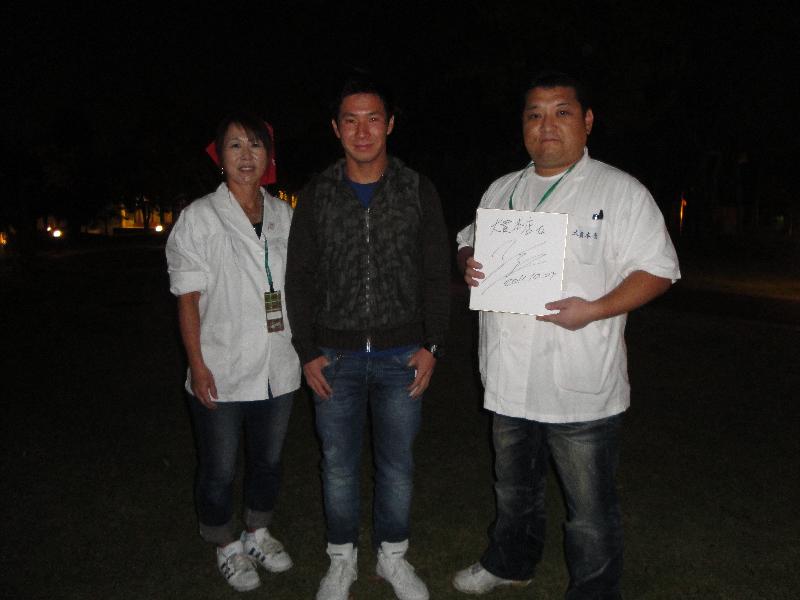 小林可夢偉氏のサインで記念撮影