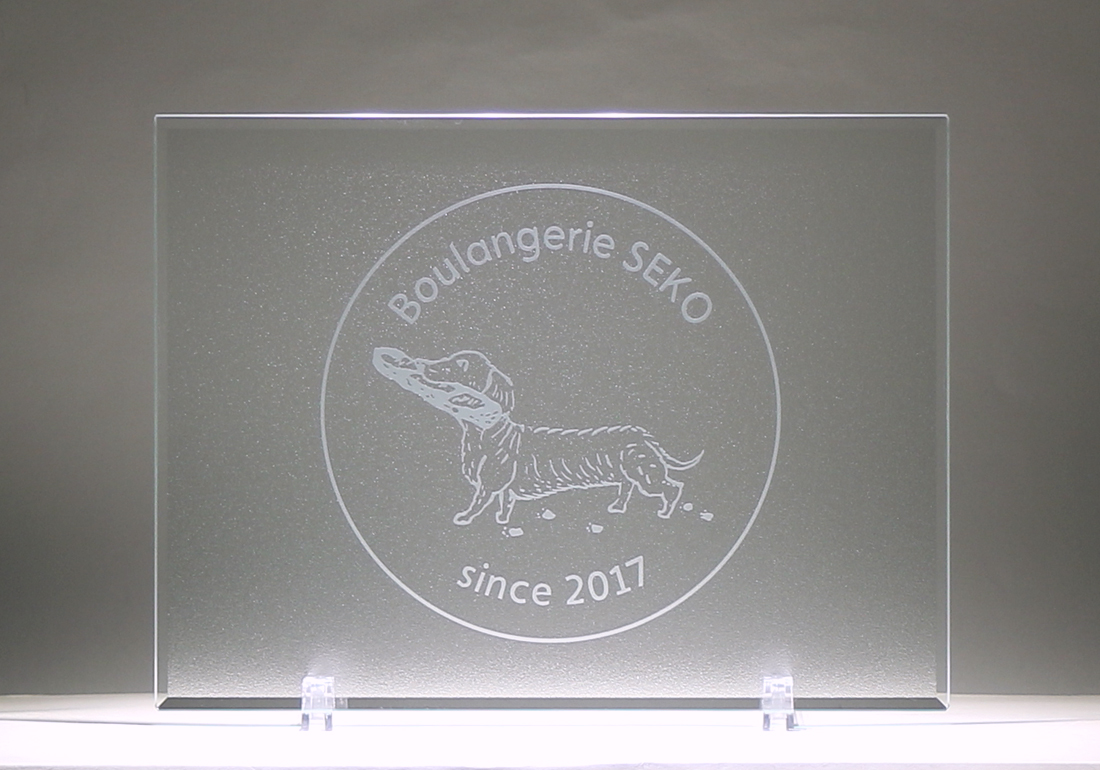 ロゴと店名を入れたオリジナルガラス製マウスパッド