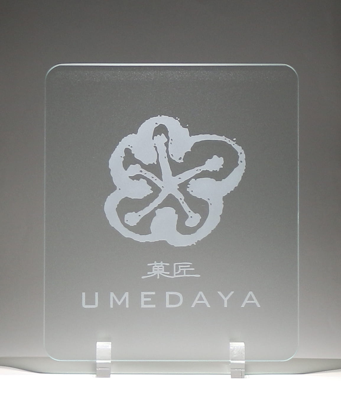 ロゴと店名を入れたオリジナルガラス製マウスパッド