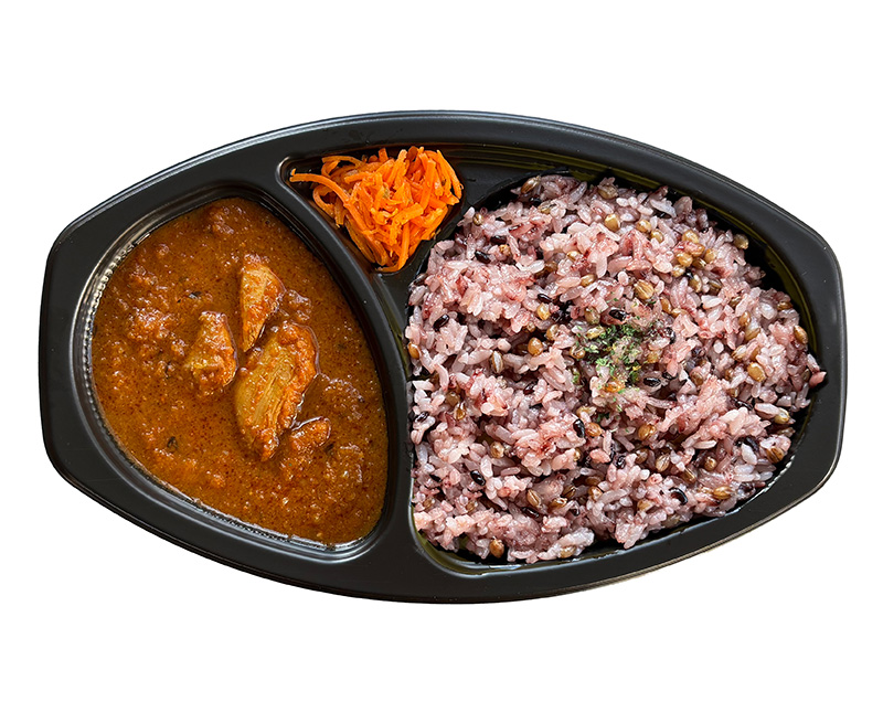チキンカレー黒米もち麦ごはんのお弁当