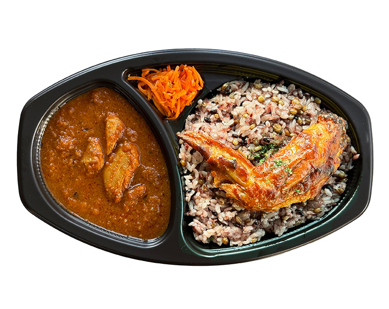 手羽先のせチキンカレー黒米もち麦ごはんのお弁当