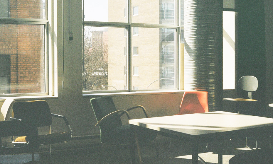 いいオフィス 神田小川町店の店内の様子