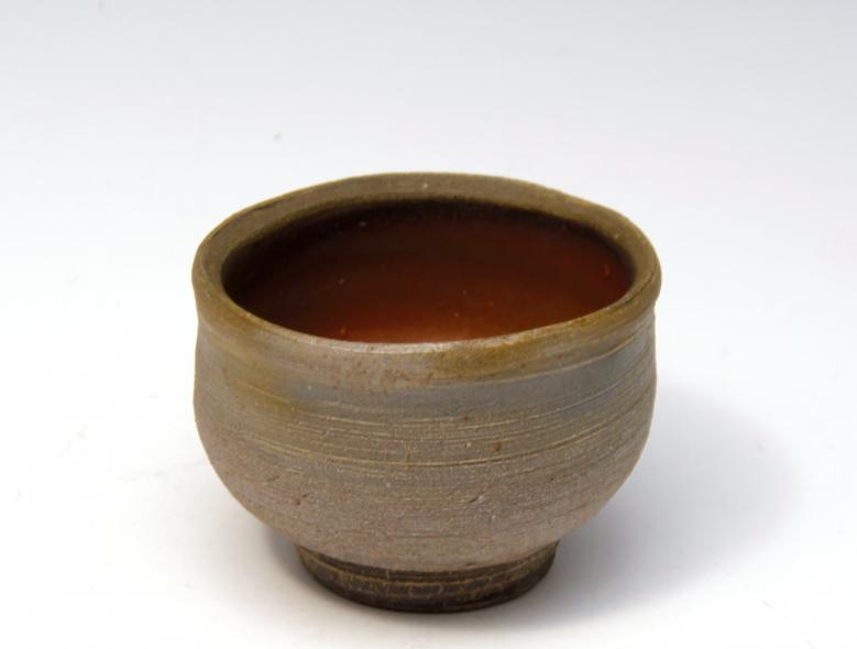 限定品、デパート個展作、備前陶芸家、岡田輝、備前四方叩きひねり皿、共箱共布、栞。 デパート個展作、備前陶芸家、岡田輝、備前四方叩きひねり皿、共