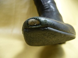 靴つま先穴修理 東京都杉並区 荻窪レザーサロン 土日営業 靴つま先穴修理 東京都杉並区 荻窪レザーサロン 土日営業