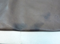 革バッグ鞄のチョコレート汚れ染み落としクリーニング 東京 都内