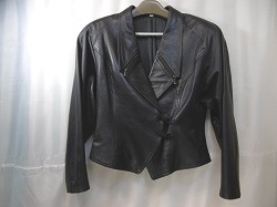 革レザーコートの肩パットを外す 取るリペア修理 東京 宅配ok