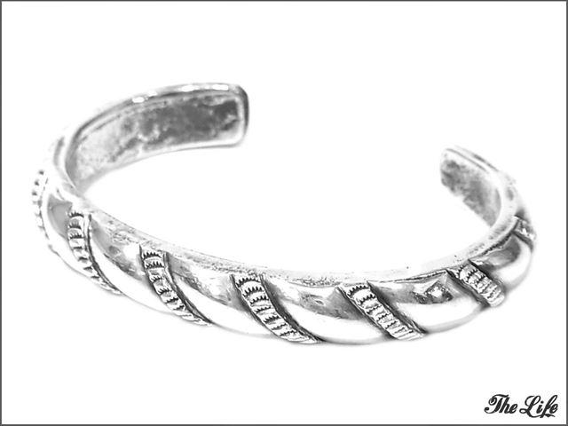 Perry Shortyペリーショーティーコインシルバーバングル/ブレスレット/インディアンジュエリー