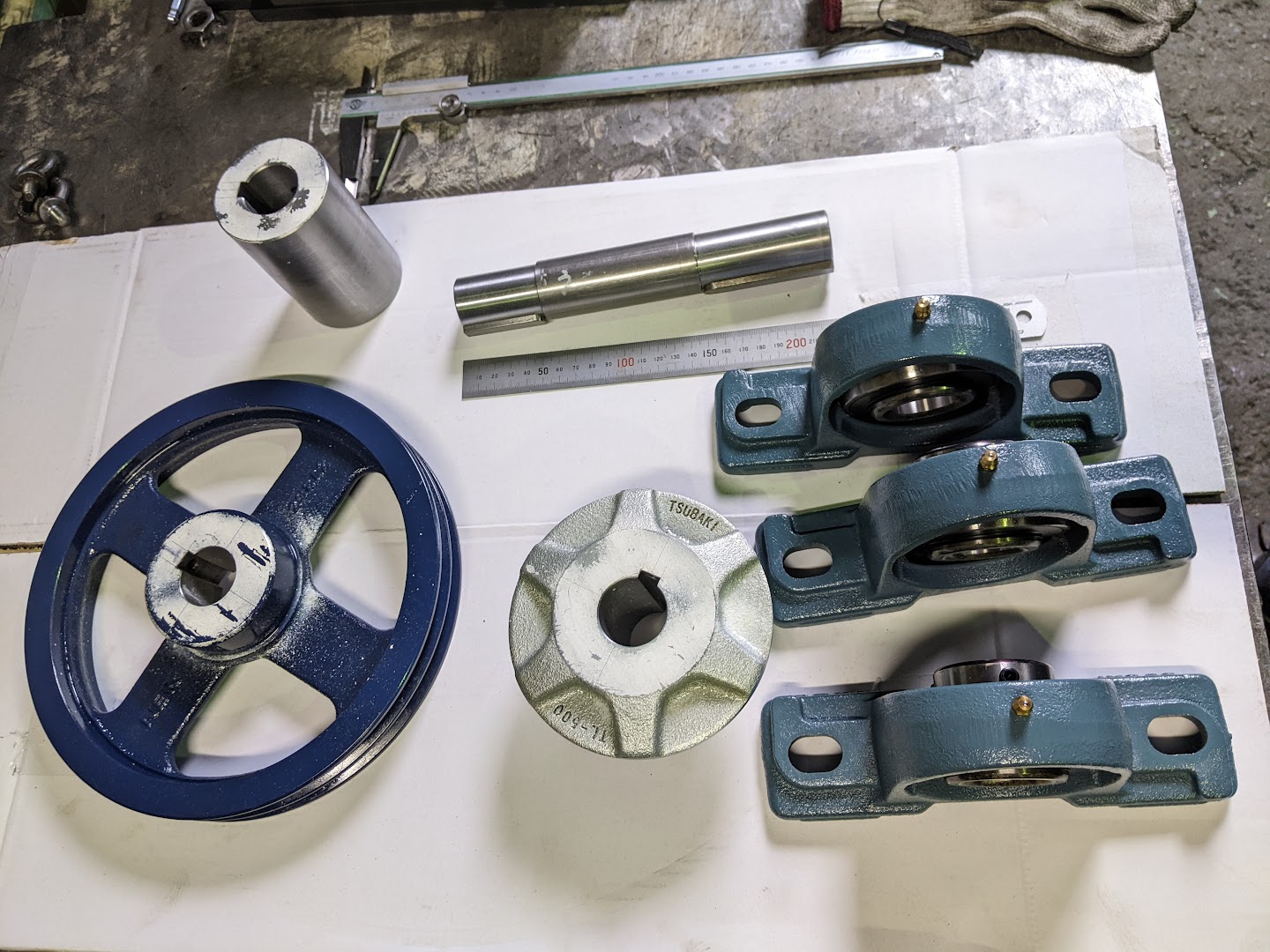 オリジナル設計したカップリングとシャフトを加工し、トルクリミター、プーリーも加工。